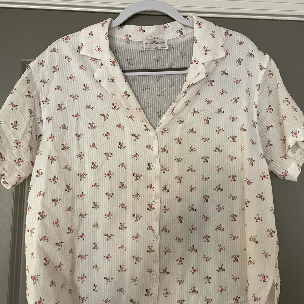Seven Wonders Large button down top size Large